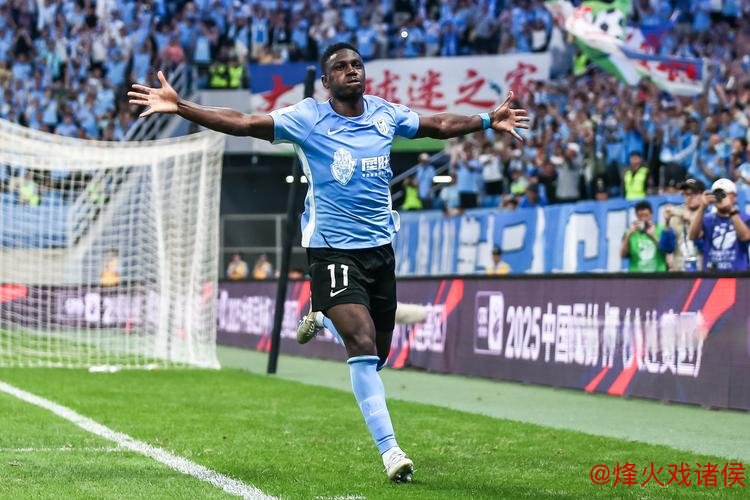 大连英博残阵展现城市风采 梭鱼湾刷新足协杯上座历史