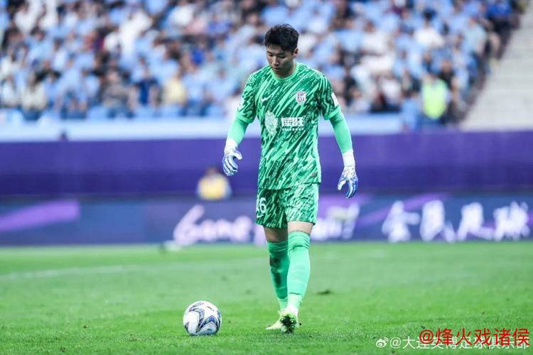 大连英博残阵展现城市风采 梭鱼湾刷新足协杯上座历史